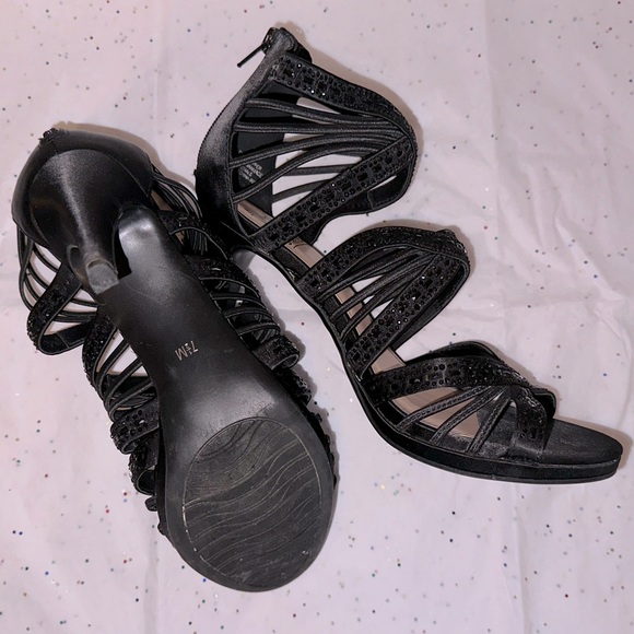 LIKE NEW Size 7.5 Black Impo Stretch 3 Inch Heeled Sandals - Picture 2 of 3